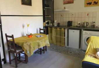 Au bonheur de LILI allows 18 year olds to book a room