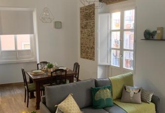 The Traveller s house Gades 1812 C  diz Centro has Balcony rooms