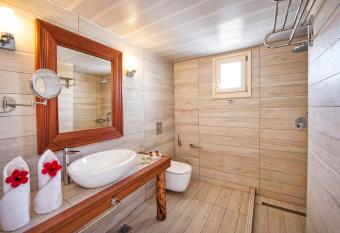 Meltemi Village Hotel has rooms with a private hot tub