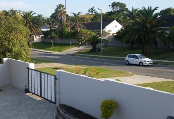 House of Grace Apt allows 18 year olds to book a room