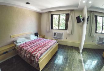 Hotel Plage has rooms with a private hot tub