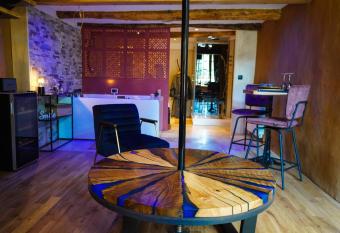 Coeur de bull  allows 18 year olds to book a room