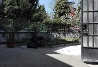 Residenza villoresi has Smoking/Balcony rooms