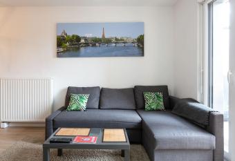 studio industriel allows 18 year olds to book a room