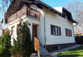 Apartment Jareb has Balcony rooms