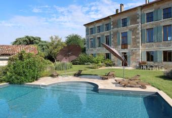 Domaine de Bernou has Balcony rooms