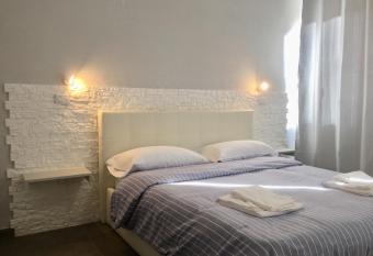 IL VIAGGIATORE VIA PIAVE has Balcony rooms