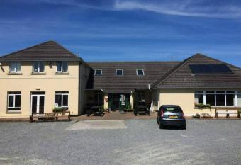 The Mourne Lodge  allows 18 year olds to book a room