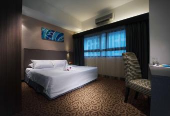 Crown Regency Serviced Suites has rooms with a private hot tub