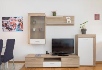 Cute and Sunny Studio in Zagreb with Balcony & Free Parking allows 18 year olds to book a room