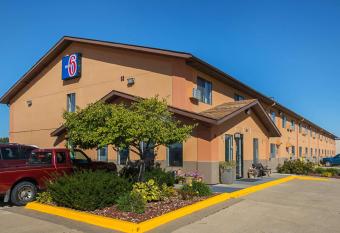 Motel 6 Marshalltown. Ia has Smoking rooms