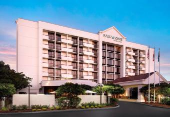 Four Points by Sheraton San Francisco Bay Bridge has Balcony rooms
