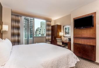 Hampton Inn Manhattan Grand Central has Balcony rooms