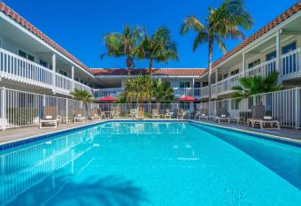 Motel 6-Carpinteria, Ca - Santa Barbara - South allows 18 year olds to book a room