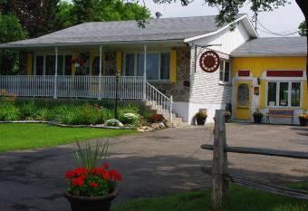 Atelier Galerie Anne Drouin Peinture & Pension allows 18 year olds to book a room