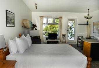 Island Village Properties at Fred Tibbs has Balcony rooms