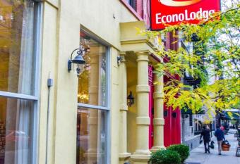 Econo Lodge Times Square allows 18 year olds to book a room