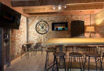 The Carriage House. Sleeps 18+. York. has Balcony rooms