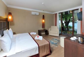 Fortezza Beach Resort has Balcony rooms