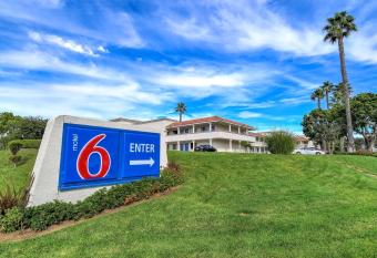 Motel 6 Carlsbad Beach allows 18 year olds to book a room