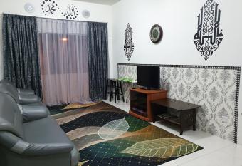 Cameronian Muslim Homestay has Balcony rooms