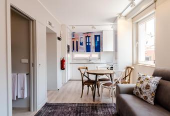 Sitio dos Cavaleiros Apartments has rooms with a private hot tub