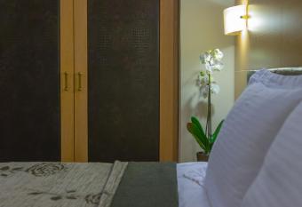 Hotel Pantelidis has rooms with a private hot tub