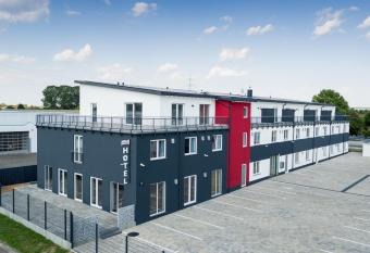 Hotel Schlafplatz allows 18 year olds to book a room