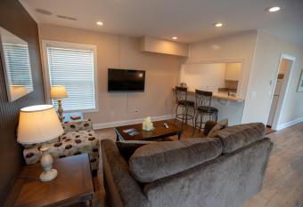 Howard's Creek Inn allows 18 year olds to book a room