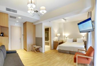 Phidias Piraeus Hotel has Balcony rooms