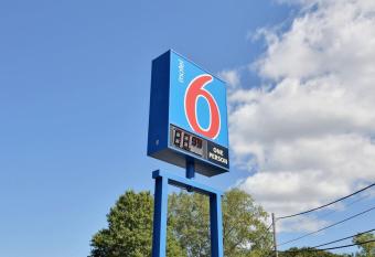 Motel 6 Boston North - Danvers allows 18 year olds to book a room