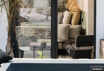 Delight Apartments suites allows 18 year olds to book a room