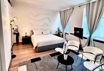 Les Lofts d Artistes has Balcony rooms