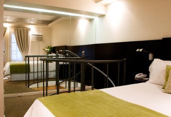 Ulises Recoleta Suites has rooms with a private hot tub