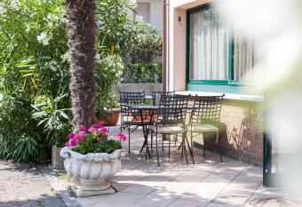 Hotel Oasis has Balcony rooms