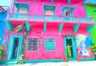 La Buleka Hostel has Balcony rooms