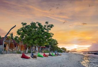 Santen Beach Bungalows has Balcony rooms