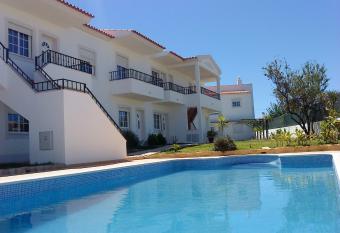 Albufeira 2 bedroom apartment 5 min. from Falesia beach and close to center! I has Balcony rooms