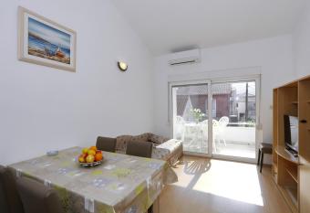 Apartments Olga has Balcony rooms