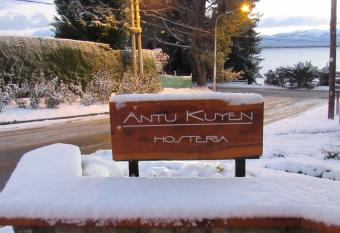 Hoster  a Antu Kuyen has Balcony rooms