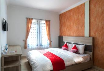 OYO 617 Sukaraja Residence Syariah allows 18 year olds to book a room