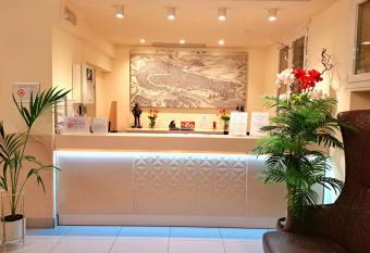 Hotel Laguna Residence allows 18 year olds to book a room