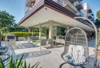 Hotel Riz has Balcony rooms