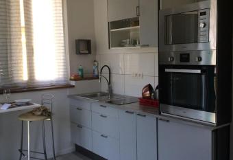 Studio Bassens allows 18 year olds to book a room