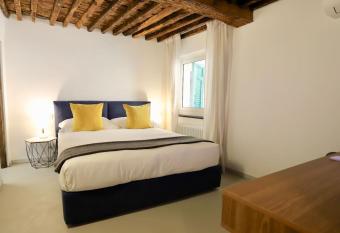San Lorenzo Small Apartment allows 18 year olds to book a room