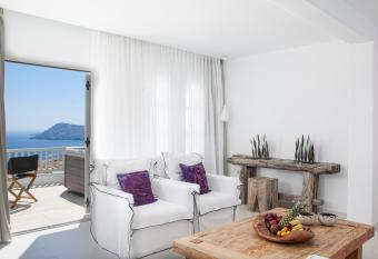 Myconian Villa Collection - Preferred Hotels & Resorts allows 18 year olds to book a room