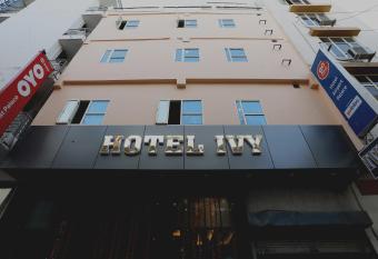 OYO 30462 Hotel Ivy allows 18 year olds to book a room