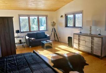 Double G Ranch & Guestlodge has Balcony rooms