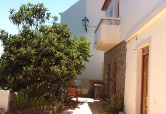 2 bedrooms house with enclosed garden and wifi at Aljezur 8 km away from the beach has Balcony rooms