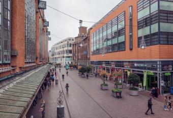 Best Western Plus Plaza Den Haag City Center allows 18 year olds to book a room